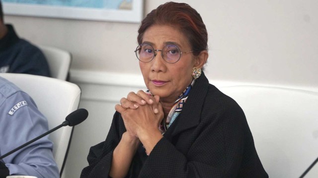 Menteri Kelautan dan Perikanan Susi Pudjiastuti hadiri konferensi pers tentang penanganan tumpahan minyak (Oil Spill) di perairan Karawang. Foto: Iqbal Firdaus/kumparan