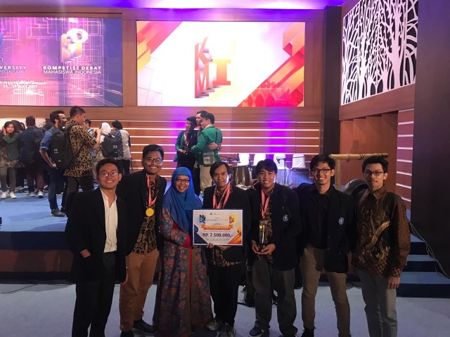 #Bicara Politik, Mahasiswa IPB University Juara I Lomba Debat Nasional