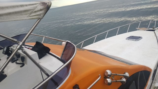 Klinik Apung Said Tuhuleley di tengah laut. (29/7). Dok: Klinik Apung