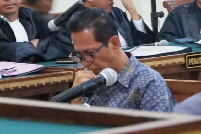 Bupati Mesuji Nonaktif, Khamami, saat menjalani persidangan di Pengadilan Tipikor Tanjungkarang, Kamis (1/8) | Foto : Obbie Fernando/Lampung Geh