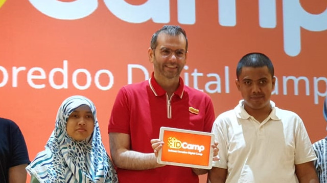 Ahmad Abdulaziz Al Neama (tengah), CEO Indosat Ooredoo. Foto: Bianda Ludwianto/kumparan