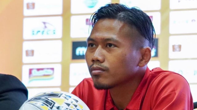 Bek Persija Jakarta, Tony Sucipto, dalam sesi jumpa pers sebelum laga. Foto: dok. Media Persija