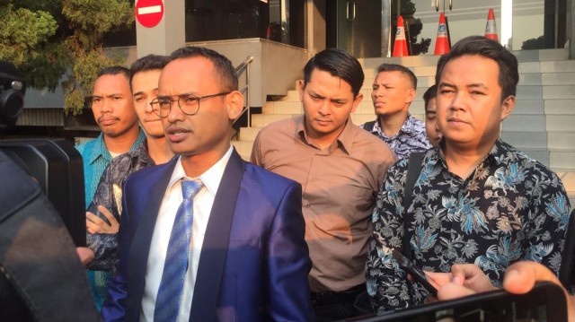 Advokat dari Mulkan & Partner Laporkan Sebuah Perusahaan Fintech ke Polda Metro Jaya. Foto: Ricky Febrian/kumparan