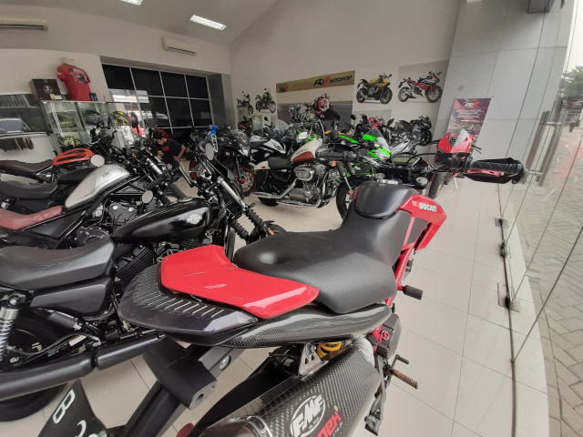 Deretan moge di RnJ Motosport Foto: Bangkit Jaya Putra/kumparan