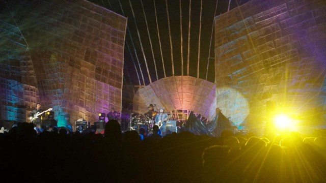Gugun blues Shelter saat penampilannya di Jazz Atas Awan Dieng Culture Festival 2019. Foto: Helmi Afandi Abdullah/kumparan