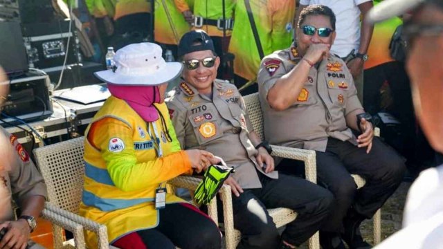 Kapolri Jendral Pol Tito Karnavian *tengah) di pemecahan rekor selam dunia di Manado. Foto: Dok. Wasi