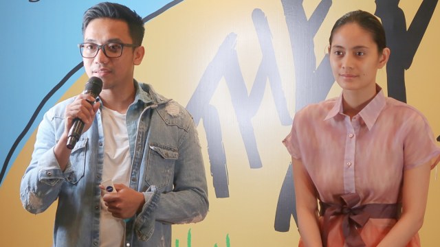 Bubah Alfian memberikan kelas makeup kepada 50 orang peserta. Foto: dok. Intan Kemala Sari/kumparan