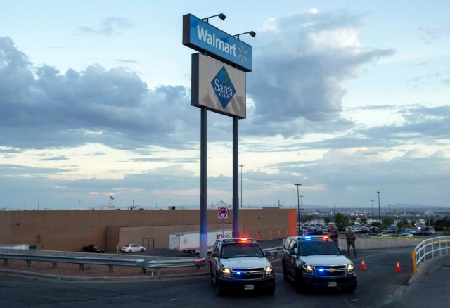 Polisi Texas memblokir toko Walmart pasca penembakan di El Paso, Texas, Amerika Serikat. Foto: AP Photo/Andres Leighton