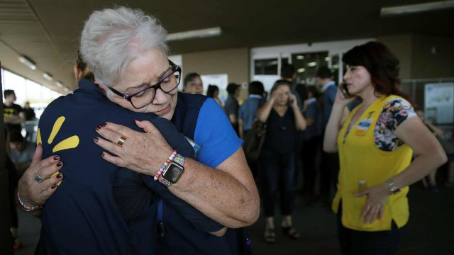 Reaksi pekerja toko Walmart usai penembakan di El Paso, Texas, Amerika Serikat. Foto: Briana Sanchez/The El Paso Times via AP