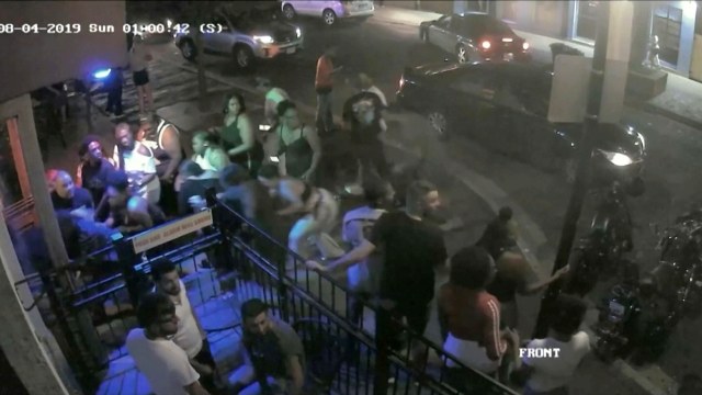 Suasana sebelum penembakan di Dayton, Ohio, Amerika Serikat, Minggu (4/8). Foto: Dayton Police Department/Handout via REUTERS
