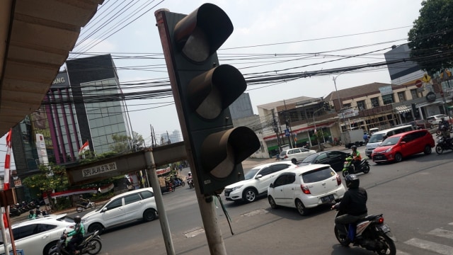 Ilustrasi kondisi lampu lalu lintas yang padam akibat mati listrik. Foto: Irfan Adi Saputra/kumparan