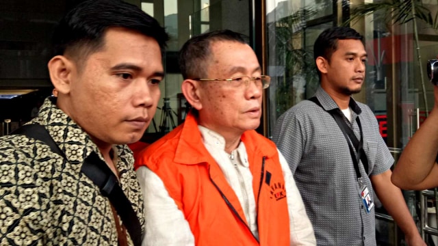 KPK menahan pemilik PT Purna Arena Yudha, Simon Susilo, tersangka suap Bupati Lampung Tengah. Foto: Apriliandika/kumparan