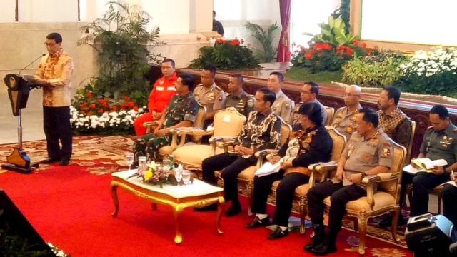 Presiden Jokowi di acara pengarahan peserta Rapat Koordinasi Nasional Pengendalian Kebakaran Hutan dan Lahan di Istana Negara. Foto: Fahrian Saleh/kumparan