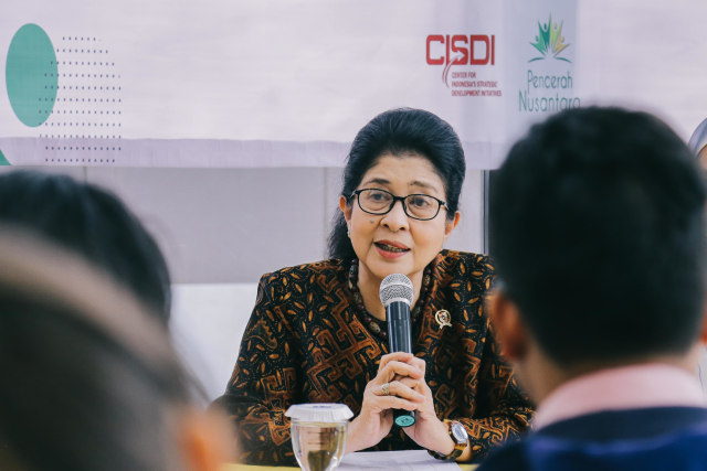 Menteri Kesehatan Republik Indonesia, Prof. Dr. dr. Nila Moeloek, Sp.M (K), tengah memaparkan replikasi program Pencerah Nusantara menjadi Nusantara Sehat yang berskala nasional dan menjadi salah satu program inovasi berbasis tim dari Kementerian Kesehatan Republik Indonesia (17/7/19)