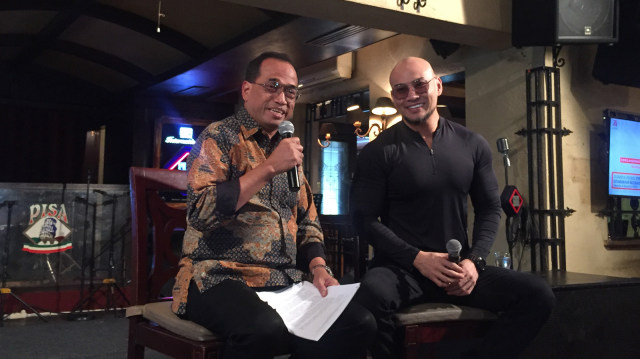 Menteri Perhubungan Budi Karya dan Deddy Corbuzier di konferensi pers pra event seminar kebangsaan. Foto: Sarah Yulianti Purnama/kumparan