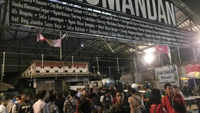 Massa pasca rusuh di Komandan Caffe, Jakarta. Foto: Andesta Herli/kumparan