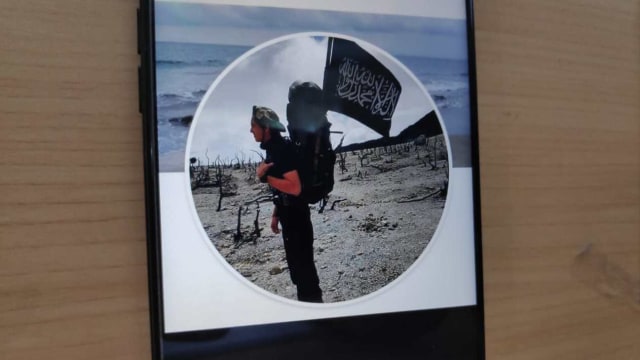 Foto profile Enzo (taruna Akmil) yang membawa bendera Tauhid. Foto: Dok. Istimewa