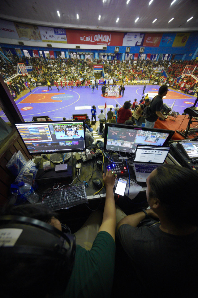 ANTUSIAS: Suasana kemeriahan laga final Honda DBL 2019 Seri Kalimantan Timur di GOR Segiri, Samarinda, Sabtu (3/8) lalu.