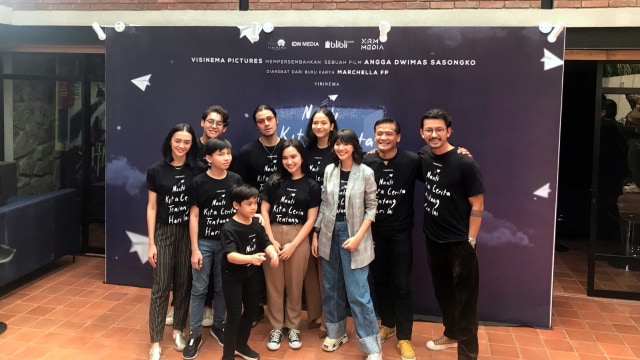 Para pemain film Nanti Kita Cerita Tentang Hari Ini ‘NKCTHI’ di kawasan Cilandak, Jakarta Selatan, Rabu (7/8). Foto: Regina Kunthi Rosary/kumparan
