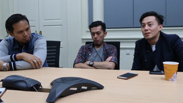 Grup band Drive saat wawancara eksklusif di kantor kumparan. Foto: Fitra Andrianto/kumparan
