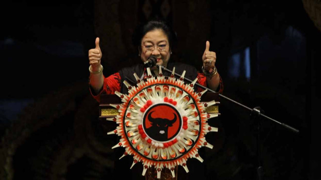 Ketua Umum PDIP Megawati memberikan sambutan pada malam budaya jelang Kongres V PDIP di Bali. Foto: Jamal Ramadhan/kumparan