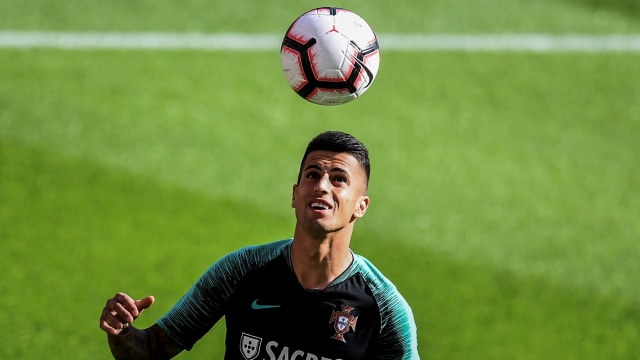 Bek Portugal yang kini membela Manchester City, Joao Cancelo. Foto: PATRICIA DE MELO MOREIRA / AFP