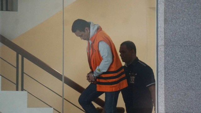 Staf PT INTI Taswin Nur (kiri) menjalani pemeriksaan terkait kasus dugaan korupsi di PT Angkasa Pura II di Gedung KPK, Jakarta. Foto: Nugroho Sejati/kumparan