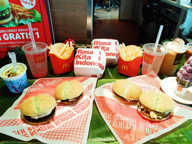 Menu McDonald's Indonesia spesial HUT RI Ke-74 Foto: Kartika Pamujiningtyas/kumparan