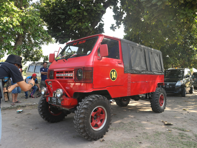Modifikasi Hijet 'Bagong' di acara Sedulur Daihatsu 2019, tampilannya menjadi sangar. Foto: Ghulam Muhammad Nayazri / kumparanOTO