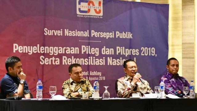 Bambang Soesatyo (kedua kanan) dalam rilis survei Cyrus Network. Foto: Dok. Bambang Soesatyo
