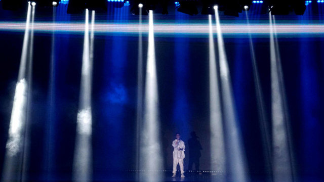 Penampilan Afgan Syahreza di konser Dekade, di Istora Senayan, Jakarta Selatan, Jumat (9/8). Foto: Helmi Afandi/kumparan