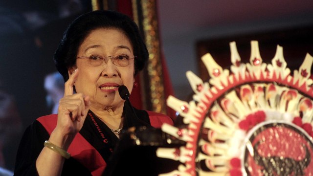 Ketua Umum PDI Perjuangan Megawati Soekarnoputri menyampaikan pidato politik pada penutupan Kongres V PDI Perjuangan di Sanur, Denpasar, Bali, Sabtu (10/8). Foto: ANTARA FOTO/Fikri Yusuf