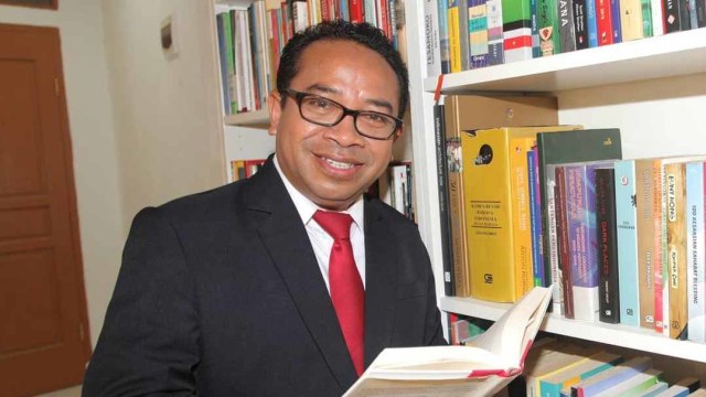 Ferdinandus Setu, Plt Kabiro Humas Kominfo. Foto: Instagram/@fsetu