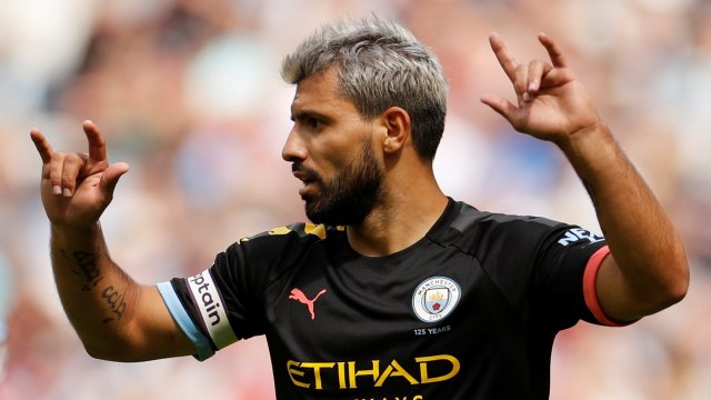 Sergio Aguero merayakan gol ke gawang West Ham United. Foto: Reuters/John Sibley