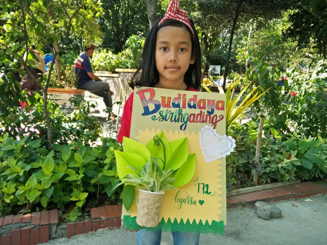 Angela Kyarra Indiraziva yang mempresentasikan budidaya sirih gading. Foto-foto : Amanah Nur Asiah/Basra