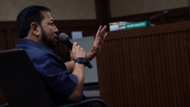 Terpidana kasus e-KTP, Setya Novanto memberikan kesaksian dalam sidang lanjutan Sofyan Basir di Pengadilan Tipikor, Jakarta, Senin (12/8). Foto: Fanny Kusumawardhani/kumparan