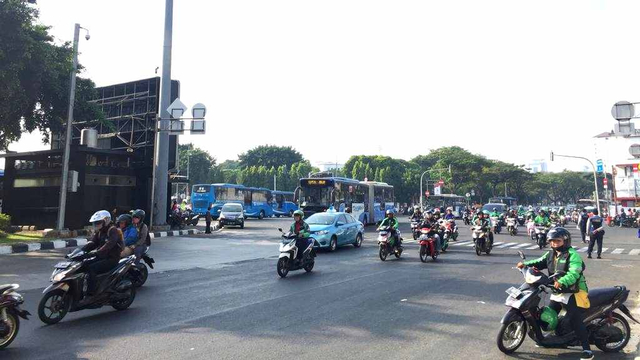 Ilustrasi perempatan jalan. Foto: Andesta Herli Wijaya/kumparan