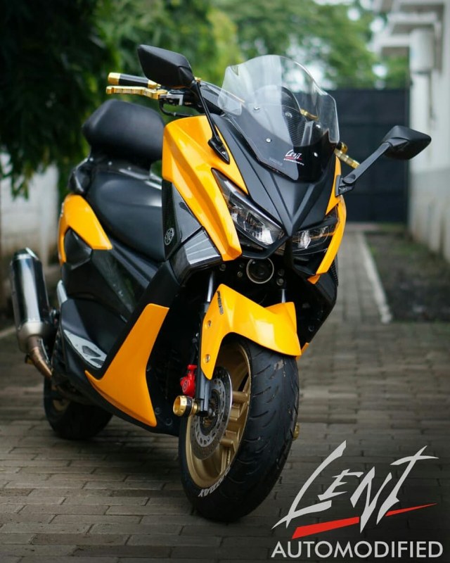 NMax yang sudah diganti set cover depan Foto: Lent Automodified