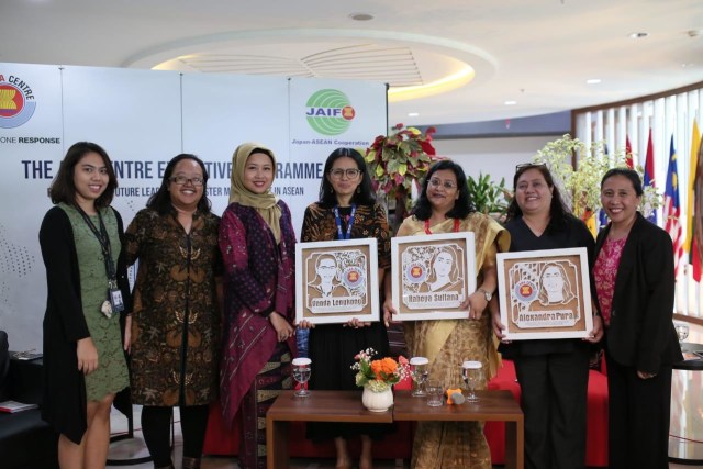 Executive Director AHA Centre, Adelina Kamal, bersama para pemimpin perempuan lainnya di Leaders Talk (AHA Centre).