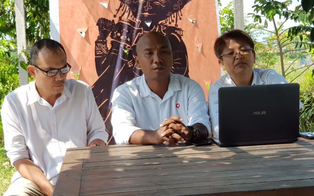 Maria Ekaristi (ujung kanan), IGK Trisna Permana dan Agung Bawantara (kanalbali/RFH)