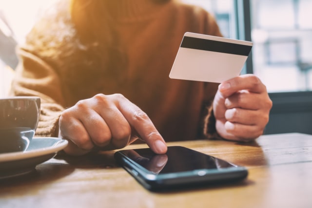 Ilustrasi uang elektronik. Foto: Shutterstock