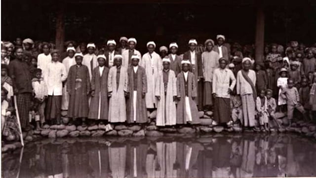 Para Haji dari Sumatera 1922. Foto: Dok. KITLV