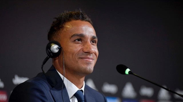 Danilo menjalani sesi perkenalan sebagai pemain baru Juventus. Foto: Dok. Juventus