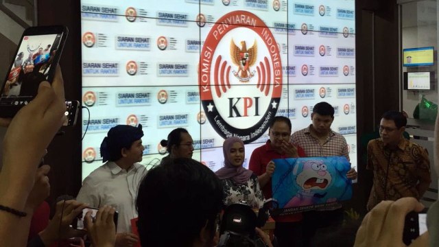 KPI terima petisi tolak awasi Netflix, yang ditandatangani 75 ribu orang, Rabu (14/8). Foto: Muhammad Darisman/kumparan