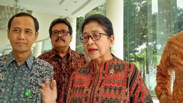 Menteri Kesehatan Nila Moeloek (kedua kanan) di Kantor Wakil Presiden. Foto: Kevin S. Kurnianto/kumparan