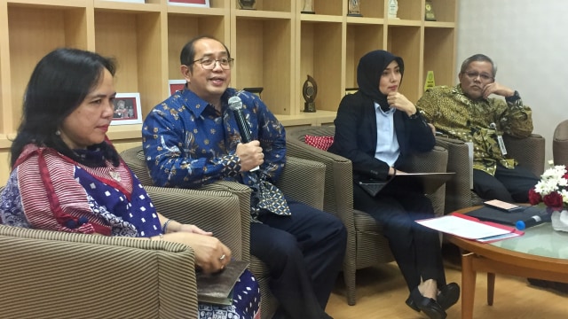 Dirjen Kekayaan Negara Kemenkeu Isa Rachmatarwata (kedua kanan) dan Direktur Managemen LMAN Rahayu Puspitasari (kedua kiri) dalam Ngobrol Santai bersama DJKN di Gedung Kemenkeu, Jakarta, Rabu (14/8). Foto: Nurul Nur Azizah/kumparan