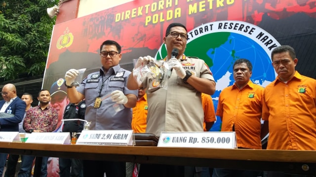 Konpers Subdit II Ditresnarkoba PMJ terkait penangakapan Umar Kei kasus penyalahgunaan narkoba. Foto: Fadjar Hadi/kumparan