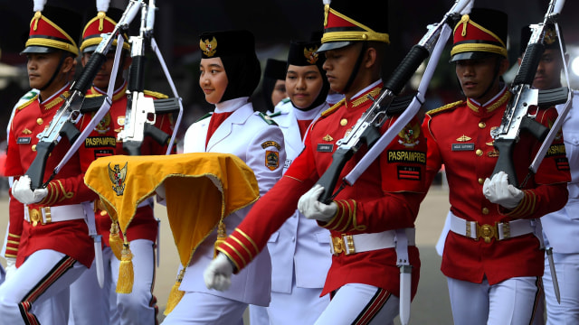 Pasukan Pengibar Bendera Pusaka (Paskibraka) mengikuti gladi bersih Upacara Peringatan Detik-detik Proklamasi 17 Agustus di halaman Istana Merdeka, Jakarta. Foto: ANTARA FOTO/Wahyu Putro A