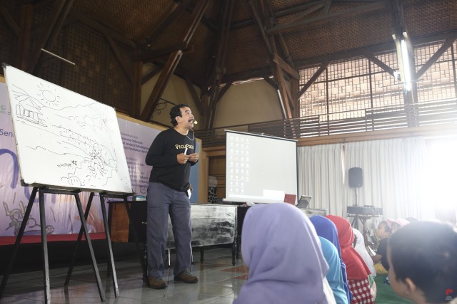 Kak Andi Mendongeng di Festival Seni Rupa Anak Indonesia MAIN Foto: Galeri Nasional Indonesia