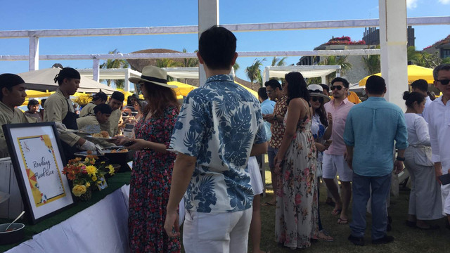 Suasana Pool Party Royal Wedding anak Raam Punjabi di Pinggir Pantai Sawangan, Hotel Kempinski Bali. Foto: Denita BR Matondang/kumparan